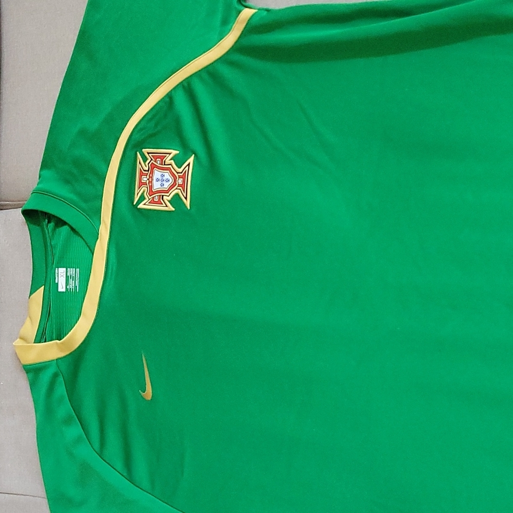 Nike fit dry XL Green -Portugal Logo